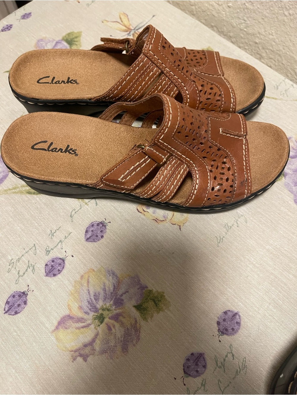 New Clarks Tan Brown Perforated Leather Slip-On Sandals